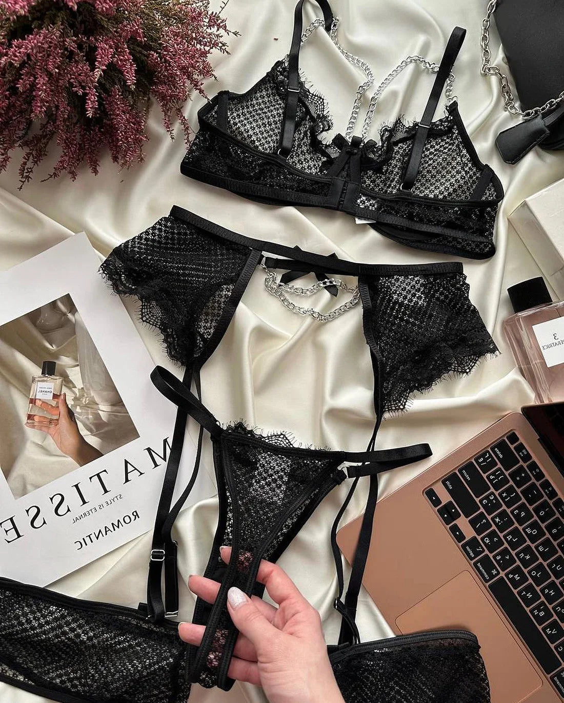Elara Lace Underwire Bra and Thong Set
